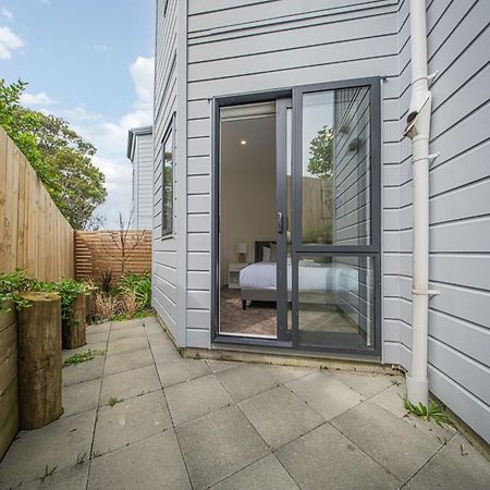 West Harbour Modern 4-Bedroom Retreat Auckland Exterior photo