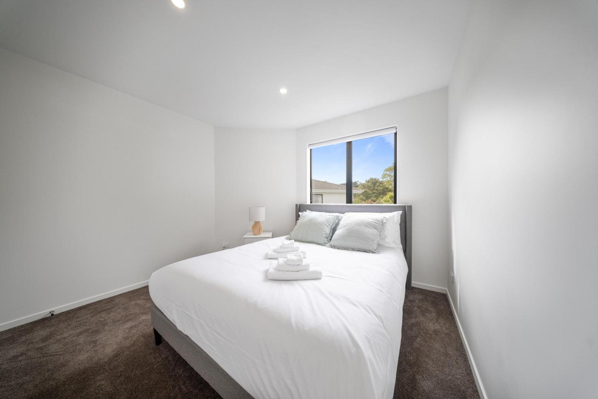 West Harbour Modern 4-Bedroom Retreat Auckland Exterior photo